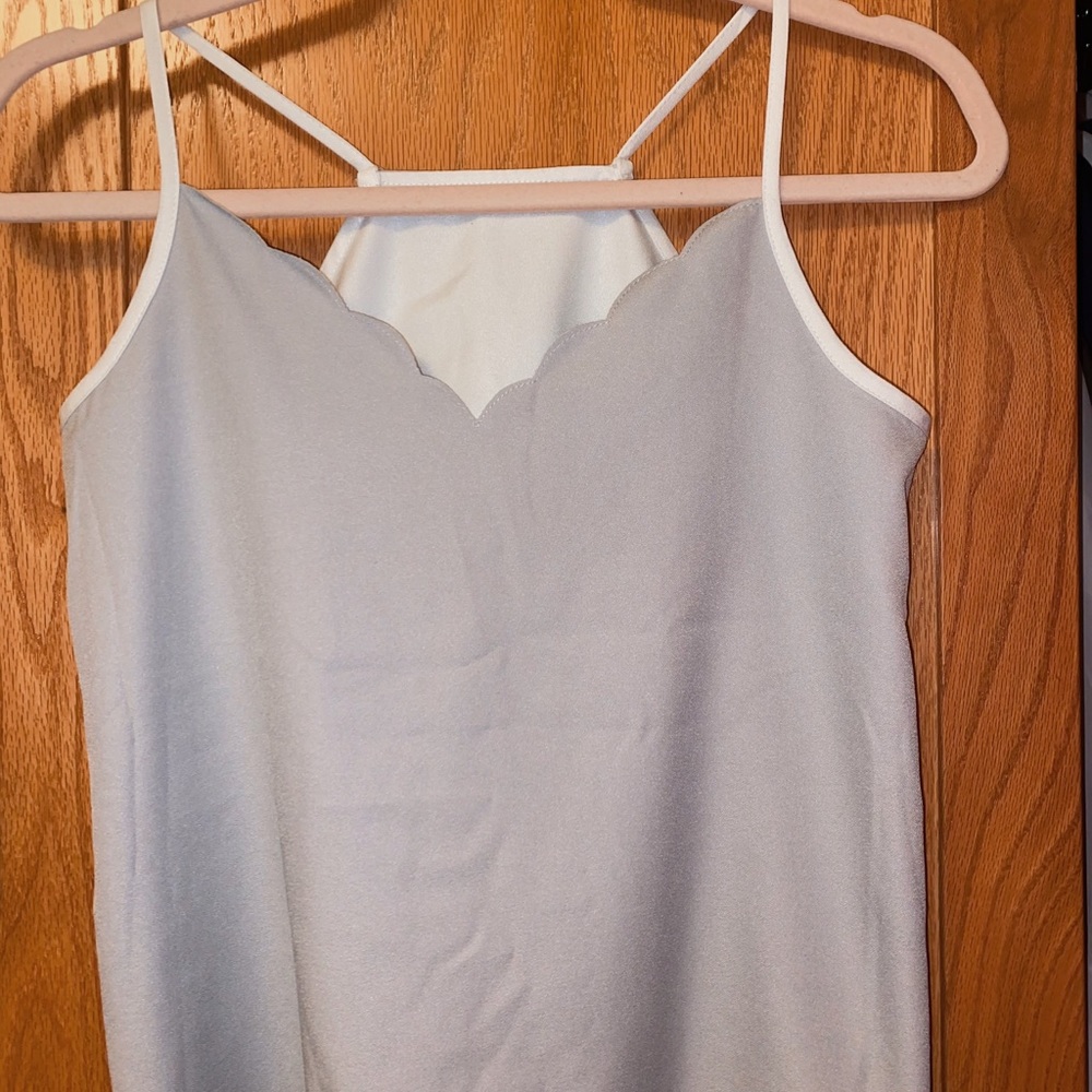 Reversible white/ grey scalloped v- neck tank!!